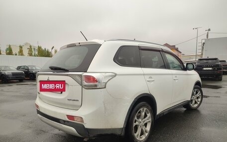 Mitsubishi Outlander III рестайлинг 3, 2014 год, 1 390 000 рублей, 3 фотография
