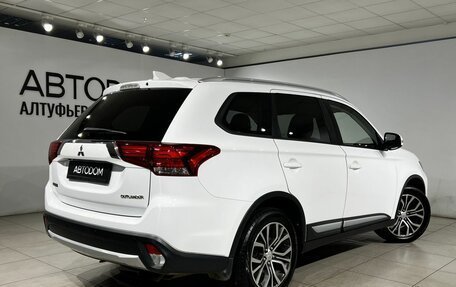 Mitsubishi Outlander III рестайлинг 3, 2018 год, 1 789 000 рублей, 2 фотография