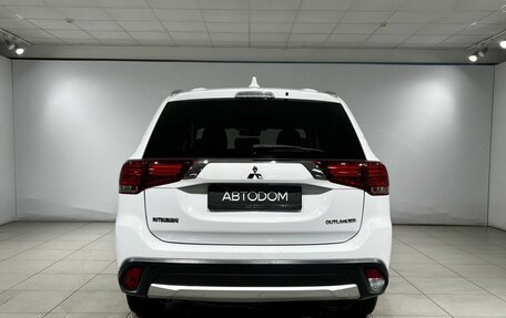 Mitsubishi Outlander III рестайлинг 3, 2018 год, 1 789 000 рублей, 6 фотография