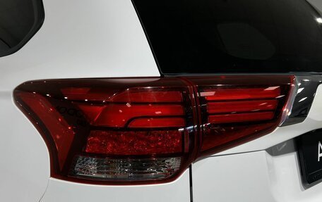 Mitsubishi Outlander III рестайлинг 3, 2018 год, 1 789 000 рублей, 10 фотография