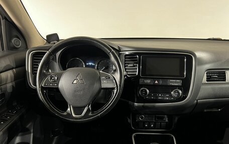 Mitsubishi Outlander III рестайлинг 3, 2018 год, 1 789 000 рублей, 13 фотография
