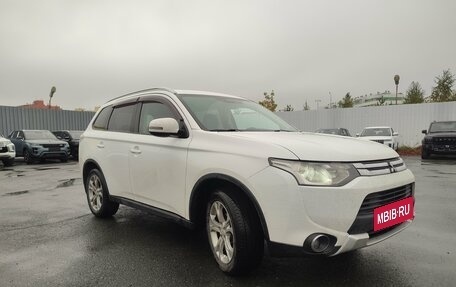 Mitsubishi Outlander III рестайлинг 3, 2014 год, 1 390 000 рублей, 2 фотография