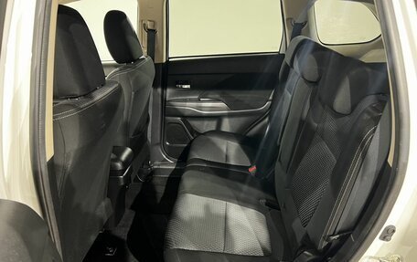 Mitsubishi Outlander III рестайлинг 3, 2018 год, 1 789 000 рублей, 15 фотография