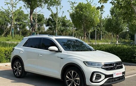 Volkswagen T-Roc I, 2024 год, 2 010 000 рублей, 2 фотография