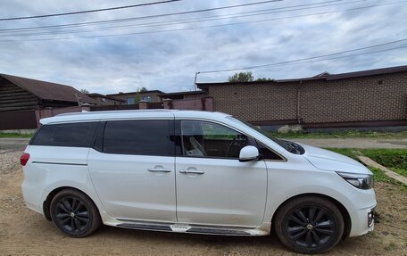 KIA Carnival III, 2017 год, 2 850 000 рублей, 4 фотография