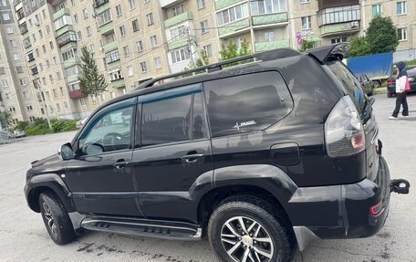 Toyota Land Cruiser Prado 120 рестайлинг, 2006 год, 2 100 000 рублей, 2 фотография