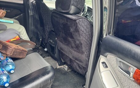 Toyota Land Cruiser Prado 120 рестайлинг, 2006 год, 2 100 000 рублей, 12 фотография