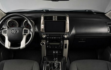 Toyota Land Cruiser Prado 150 рестайлинг 2, 2011 год, 2 629 000 рублей, 12 фотография