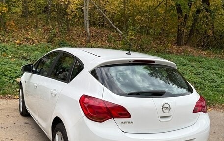 Opel Astra J, 2011 год, 630 000 рублей, 3 фотография