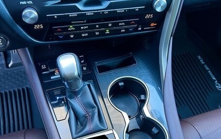 Lexus RX IV рестайлинг, 2020 год, 4 250 000 рублей, 18 фотография