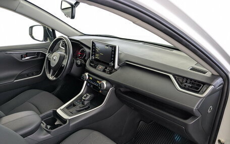 Toyota RAV4, 2021 год, 3 210 000 рублей, 11 фотография