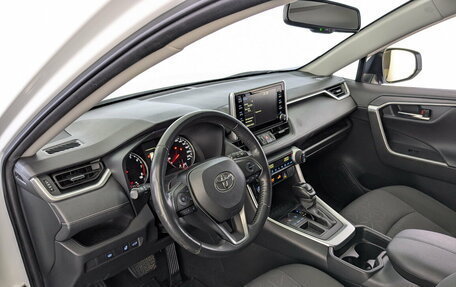 Toyota RAV4, 2021 год, 3 210 000 рублей, 16 фотография