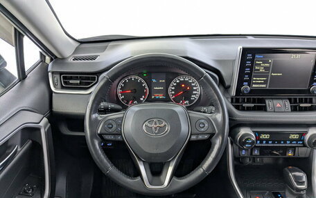 Toyota RAV4, 2021 год, 3 210 000 рублей, 21 фотография