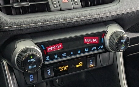 Toyota RAV4, 2021 год, 3 210 000 рублей, 26 фотография