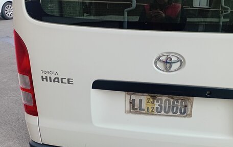 Toyota HiAce H200, 2022 год, 3 200 000 рублей, 4 фотография