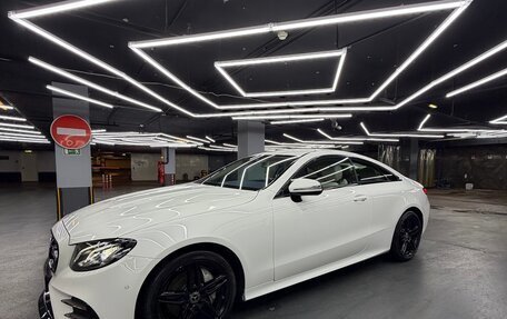 Mercedes-Benz E-Класс, 2018 год, 4 500 000 рублей, 1 фотография