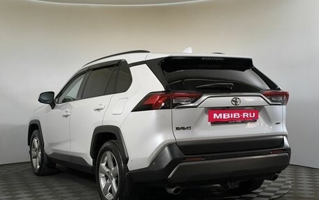 Toyota RAV4, 2021 год, 3 650 000 рублей, 6 фотография