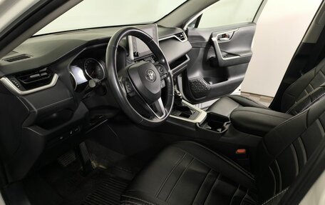 Toyota RAV4, 2021 год, 3 650 000 рублей, 8 фотография
