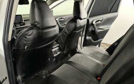 Toyota RAV4, 2021 год, 3 650 000 рублей, 11 фотография