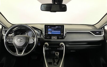 Toyota RAV4, 2021 год, 3 650 000 рублей, 13 фотография