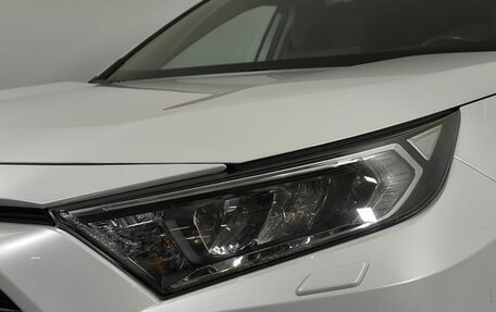 Toyota RAV4, 2021 год, 3 650 000 рублей, 19 фотография