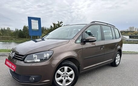 Volkswagen Touran III, 2010 год, 1 200 000 рублей, 2 фотография