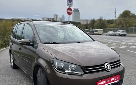 Volkswagen Touran III, 2010 год, 1 200 000 рублей, 3 фотография