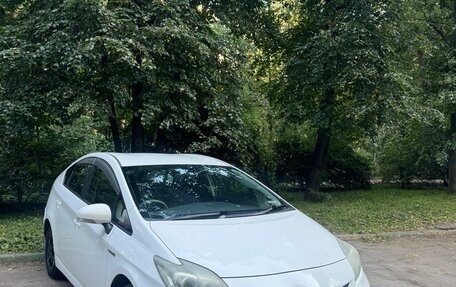 Toyota Prius, 2013 год, 900 000 рублей, 11 фотография