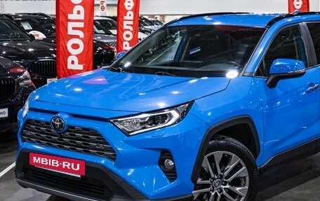 Toyota RAV4, 2021 год, 3 289 900 рублей, 2 фотография
