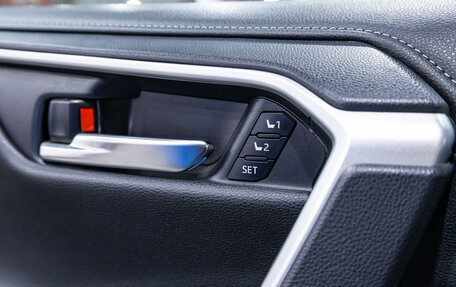 Toyota RAV4, 2021 год, 3 289 900 рублей, 23 фотография