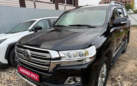 Toyota Land Cruiser 200, 2018 год, 6 800 000 рублей, 2 фотография