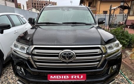Toyota Land Cruiser 200, 2018 год, 6 800 000 рублей, 3 фотография
