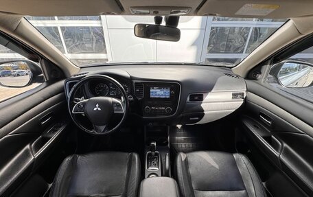Mitsubishi Outlander III рестайлинг 3, 2013 год, 1 020 000 рублей, 10 фотография