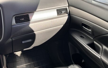 Mitsubishi Outlander III рестайлинг 3, 2013 год, 1 020 000 рублей, 16 фотография
