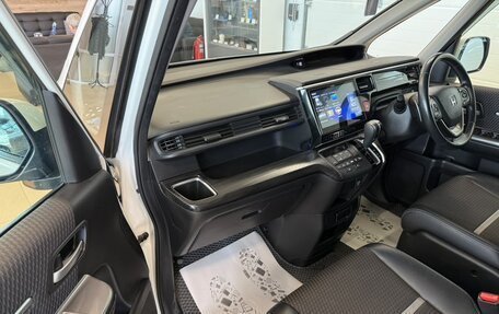 Honda Stepwgn IV, 2016 год, 2 089 000 рублей, 12 фотография
