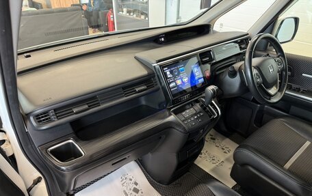 Honda Stepwgn IV, 2016 год, 2 089 000 рублей, 13 фотография