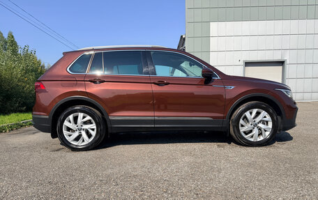 Volkswagen Tiguan II, 2021 год, 3 350 000 рублей, 2 фотография