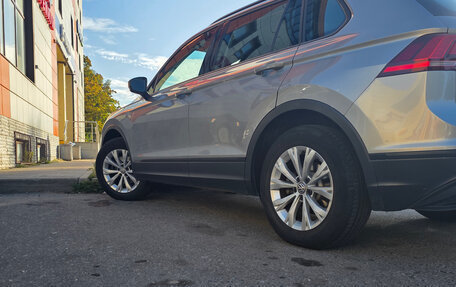 Volkswagen Tiguan II, 2020 год, 2 700 000 рублей, 9 фотография