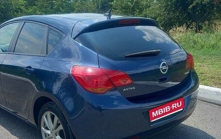 Opel Astra J, 2011 год, 650 000 рублей, 1 фотография