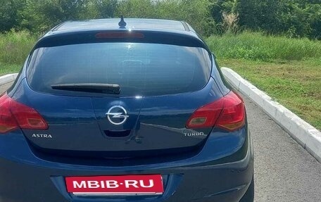 Opel Astra J, 2011 год, 650 000 рублей, 2 фотография