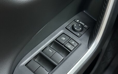 Toyota RAV4, 2025 год, 3 990 000 рублей, 24 фотография