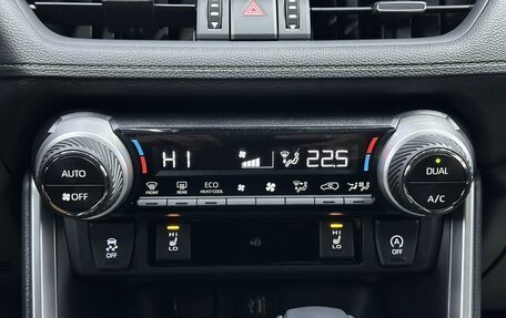 Toyota RAV4, 2025 год, 3 990 000 рублей, 27 фотография