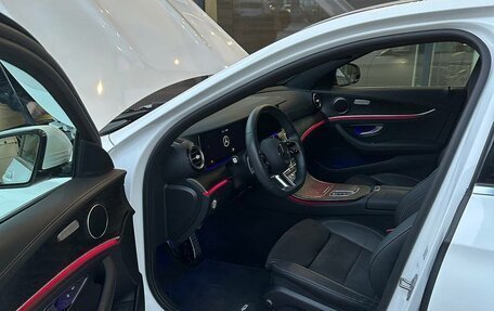 Mercedes-Benz E-Класс, 2021 год, 3 700 000 рублей, 4 фотография