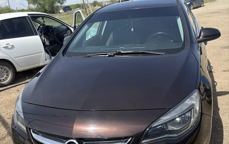 Opel Astra J, 2013 год, 840 000 рублей, 1 фотография