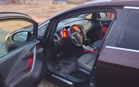 Opel Astra J, 2013 год, 840 000 рублей, 10 фотография