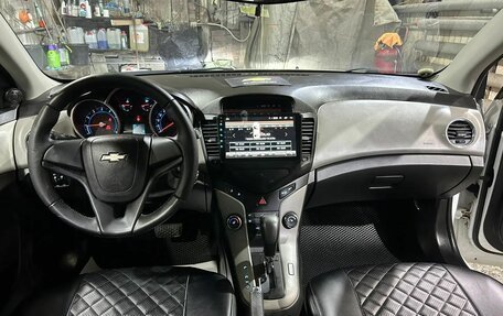 Chevrolet Cruze II, 2011 год, 580 000 рублей, 8 фотография