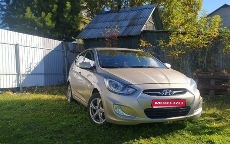 Hyundai Solaris II рестайлинг, 2012 год, 820 000 рублей, 1 фотография