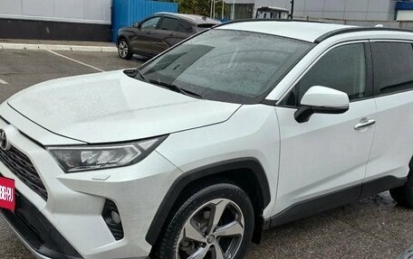 Toyota RAV4, 2020 год, 2 995 000 рублей, 1 фотография