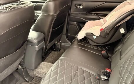 Mitsubishi Outlander III рестайлинг 3, 2022 год, 2 500 000 рублей, 8 фотография