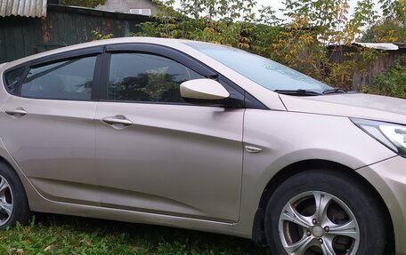 Hyundai Solaris II рестайлинг, 2012 год, 820 000 рублей, 3 фотография